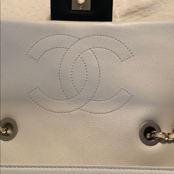 SOLD Black and White Authentic Chanel Flapbag - Picture 5 of 8